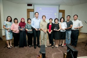 Assoc Prof T C Chang and Dr Rosaleen Ow with Organisation Representatives