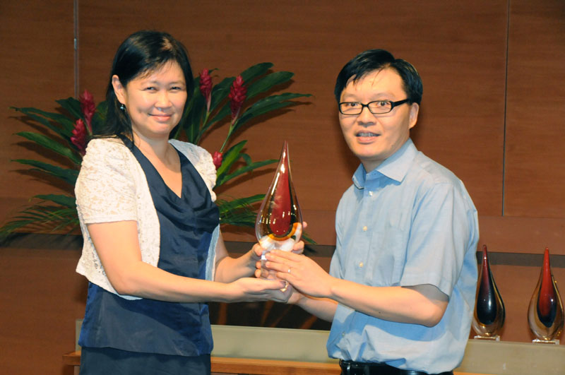 A/P Mike Cheung wins Faculty Research Award 2012
